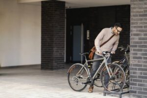 Mobilité douce en entreprise : les atouts du support à vélo professionnel